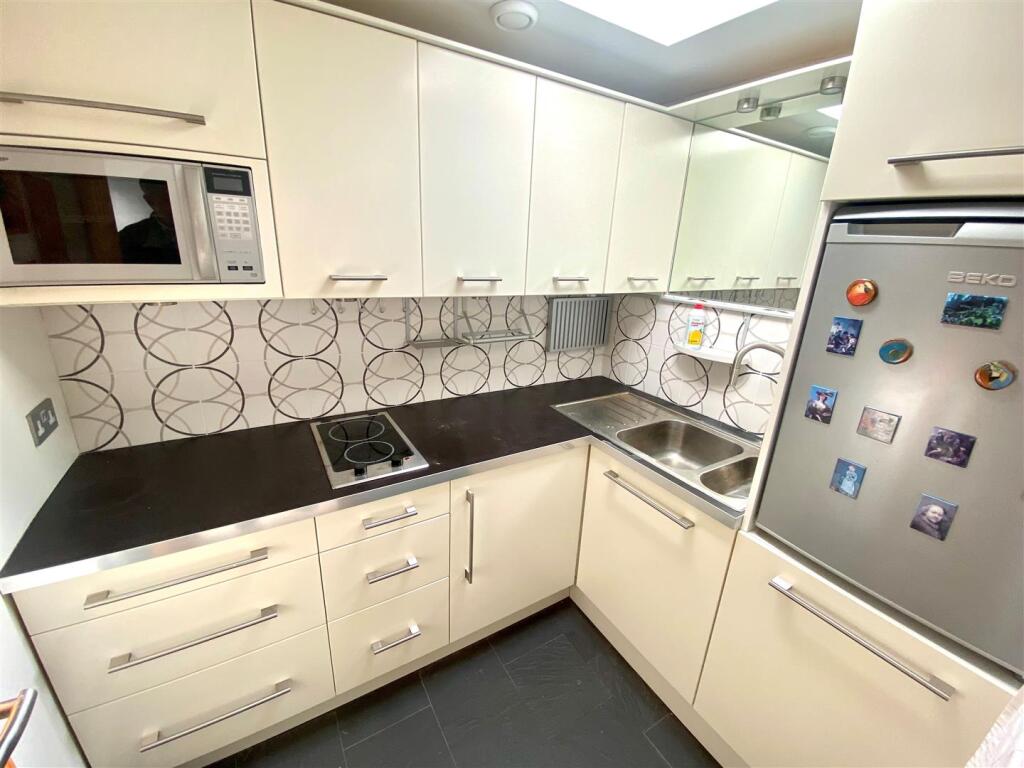 Upstairs Kitch 111.jpg