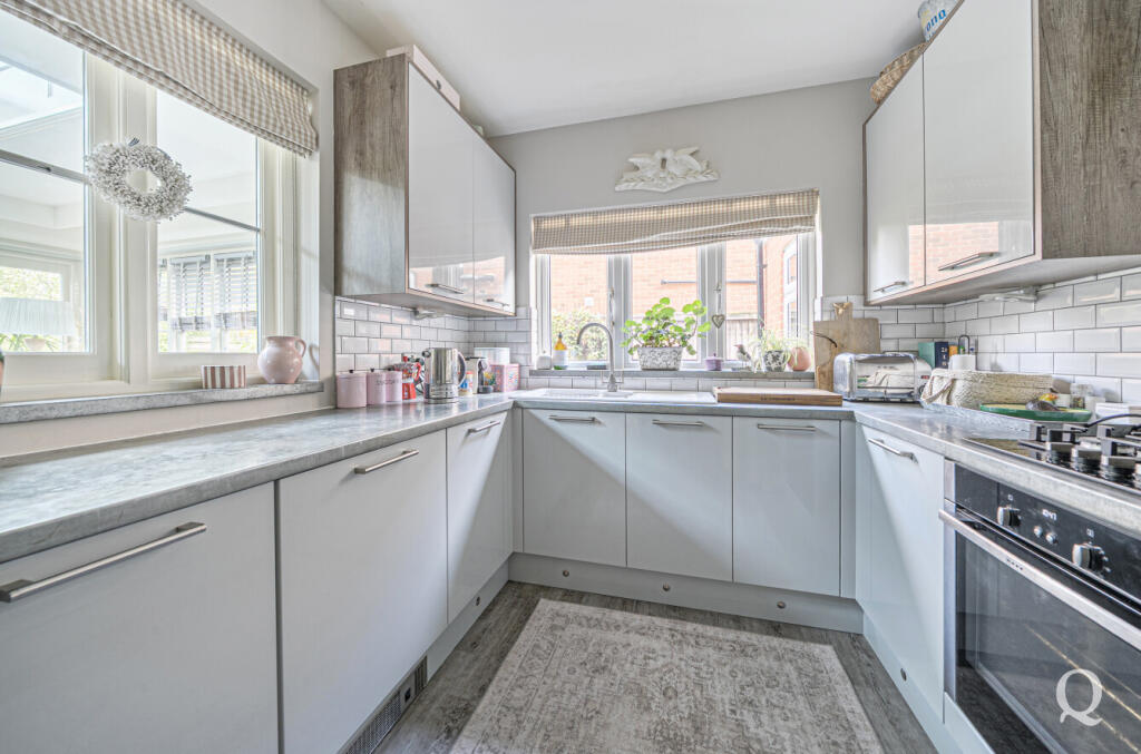 b55ba812-3222-480...