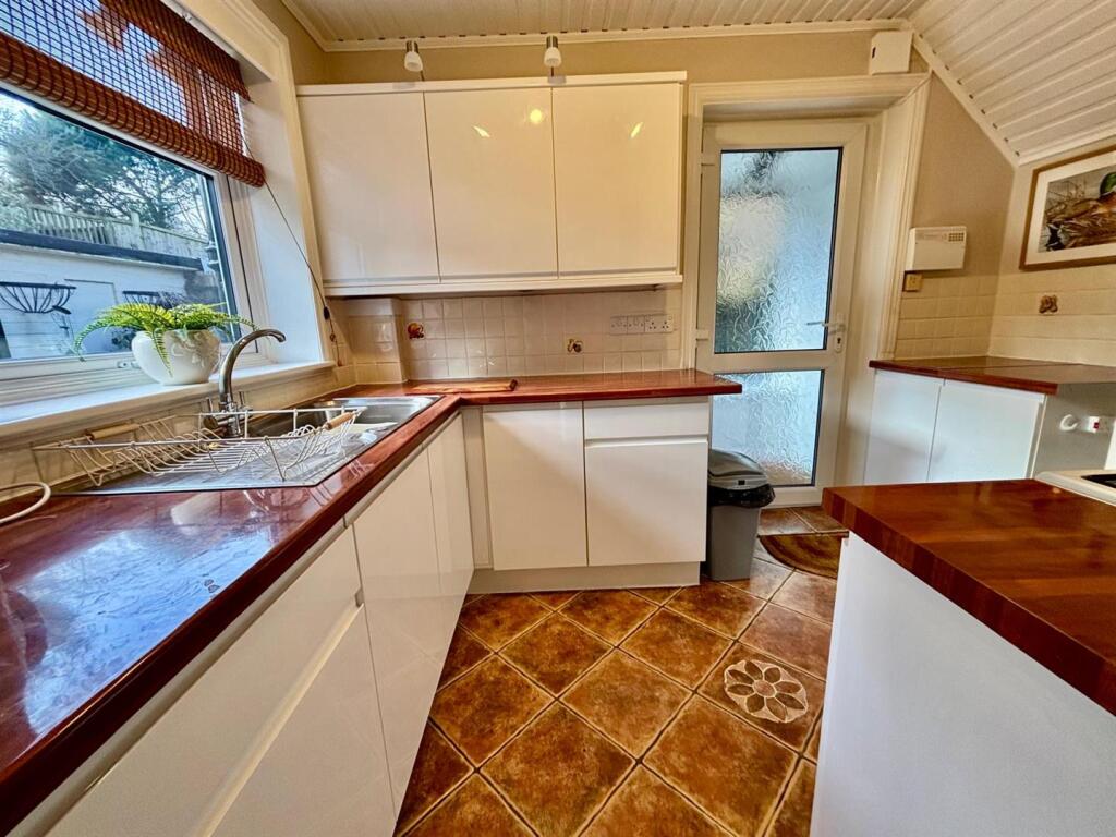 Fitted Kitchen: