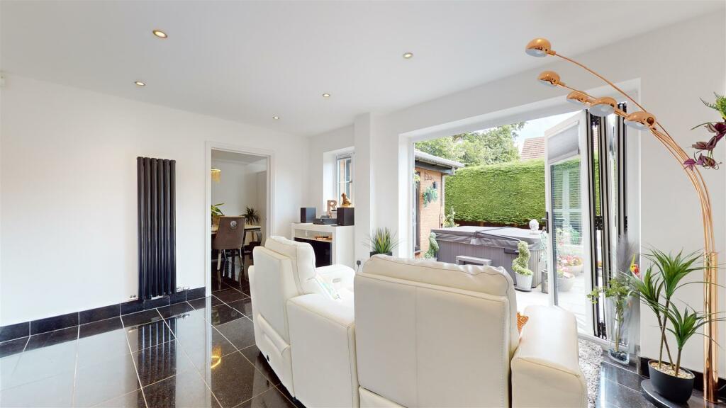 DINING ROOM/FAMILY ROOM