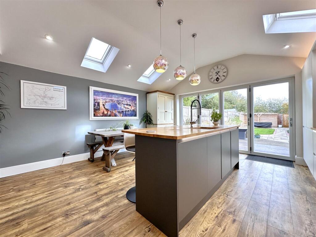 Kitchen/Diner With Bi-Fold Doors 015