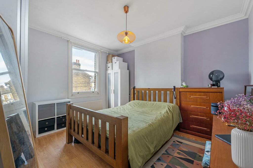 Bedroom (1).JPG