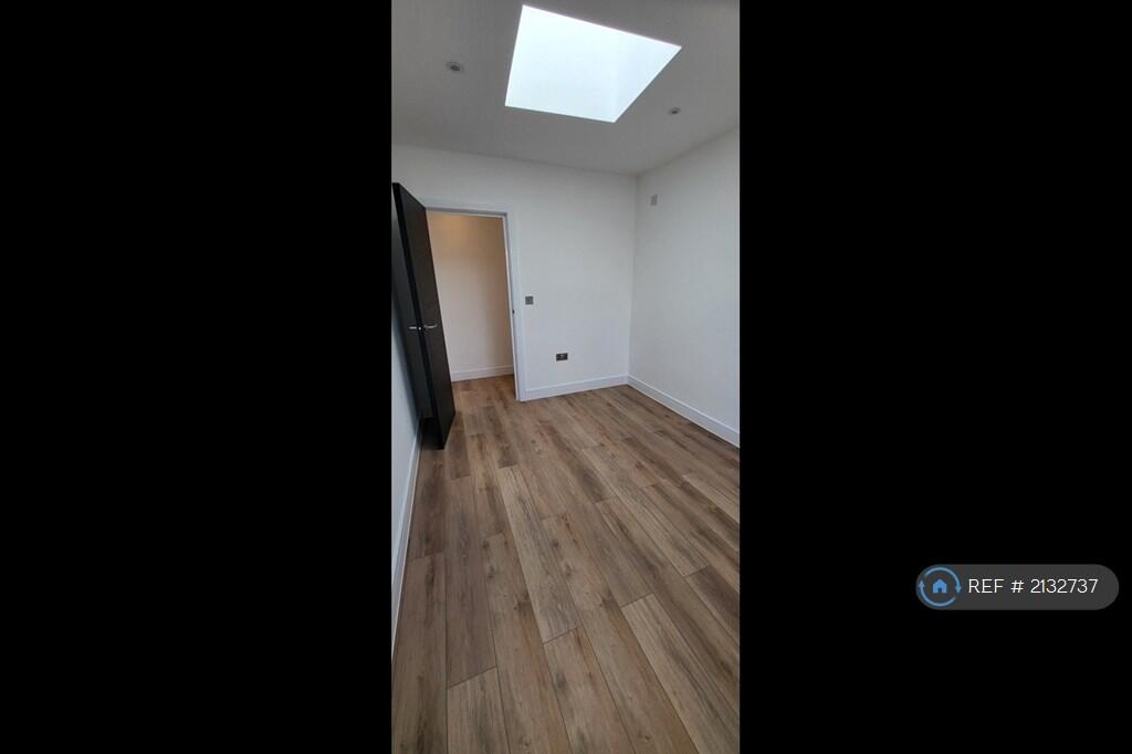 Flat 6b - Second Bedroom