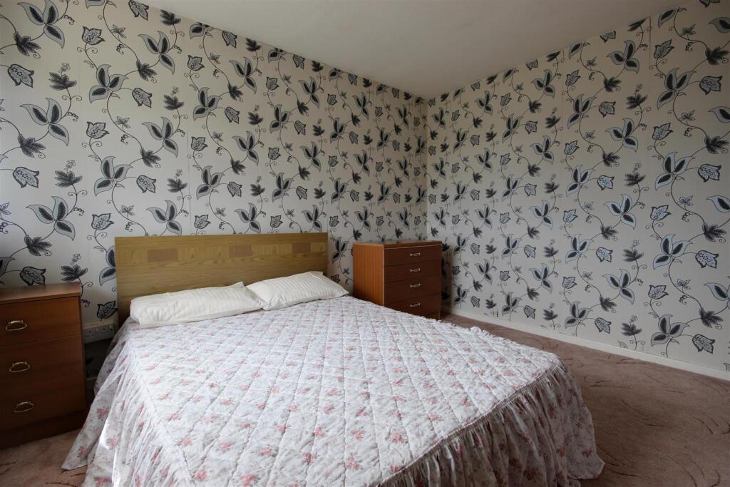 BEDROOM 2 (REAR)