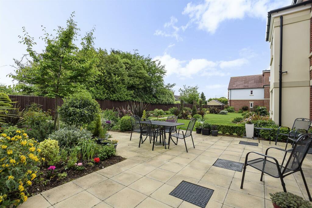 Owners Patio Area (3).jpg