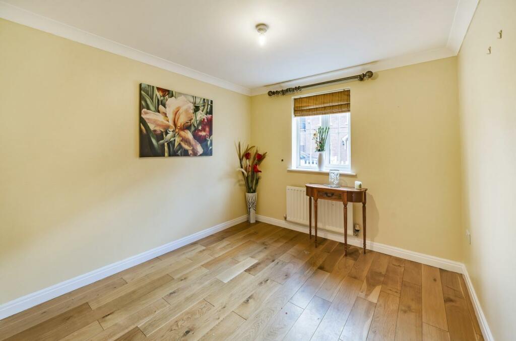 11 Robin Close