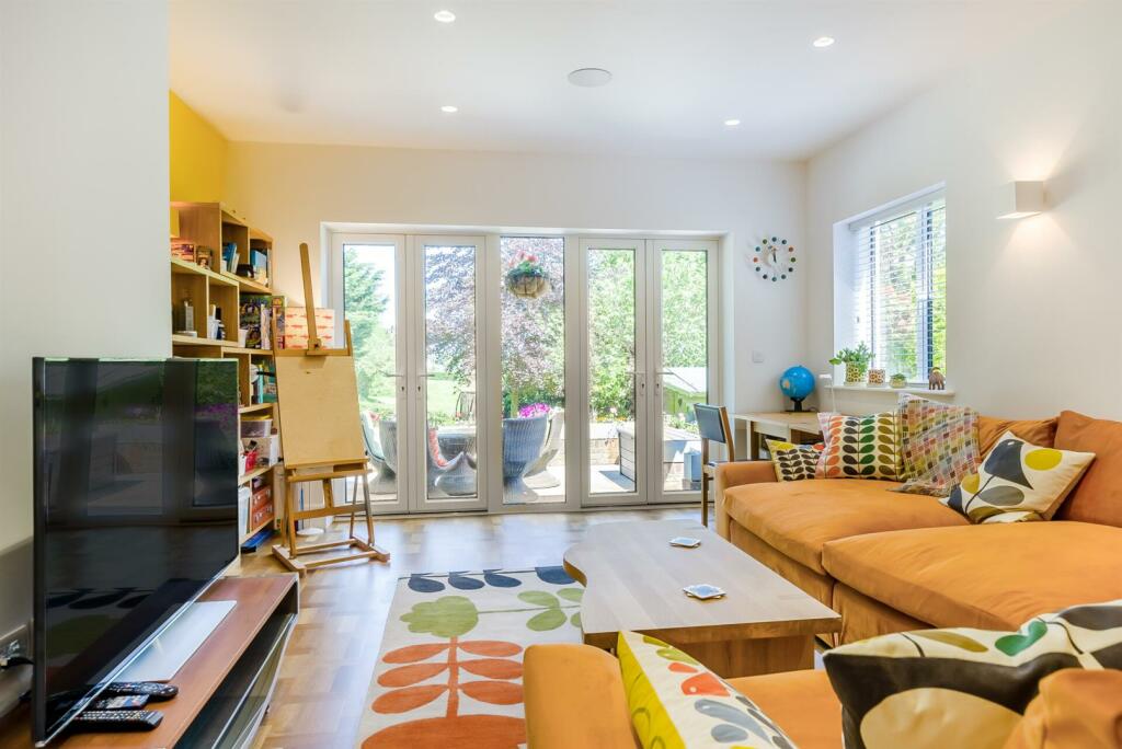 8594318-interior78.jpg