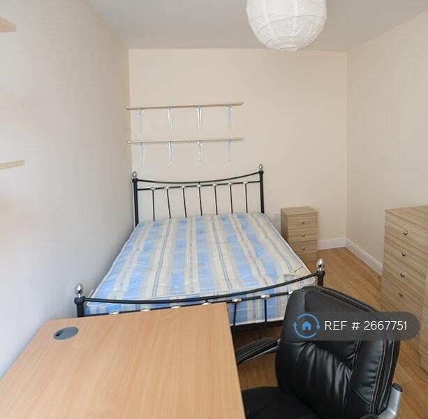 Bedroom 2 Photo 2