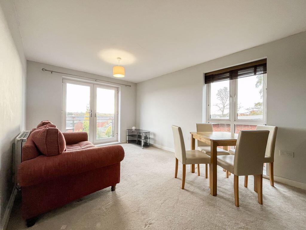 LOUNGE/KITCHEN