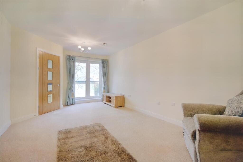 8538943-interior14.JPG