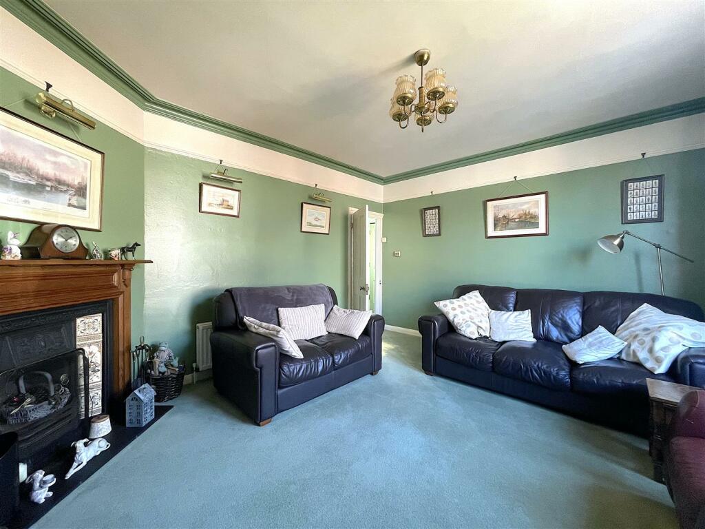 Living Room (2).jpeg