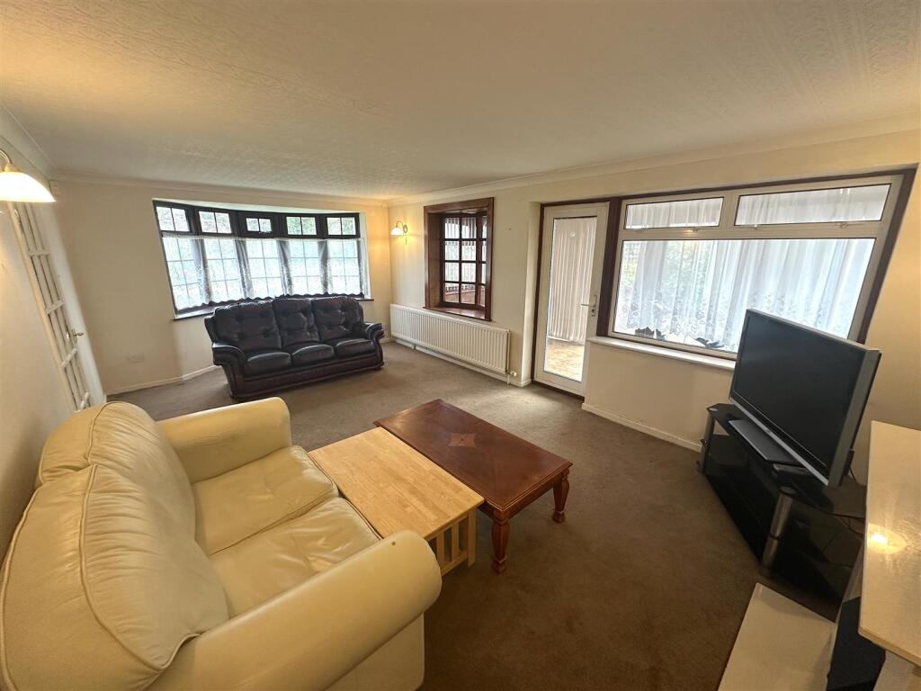 LOUNGE.jpg