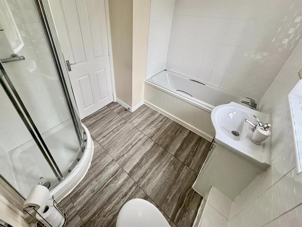 Family Bathroom/ WC: