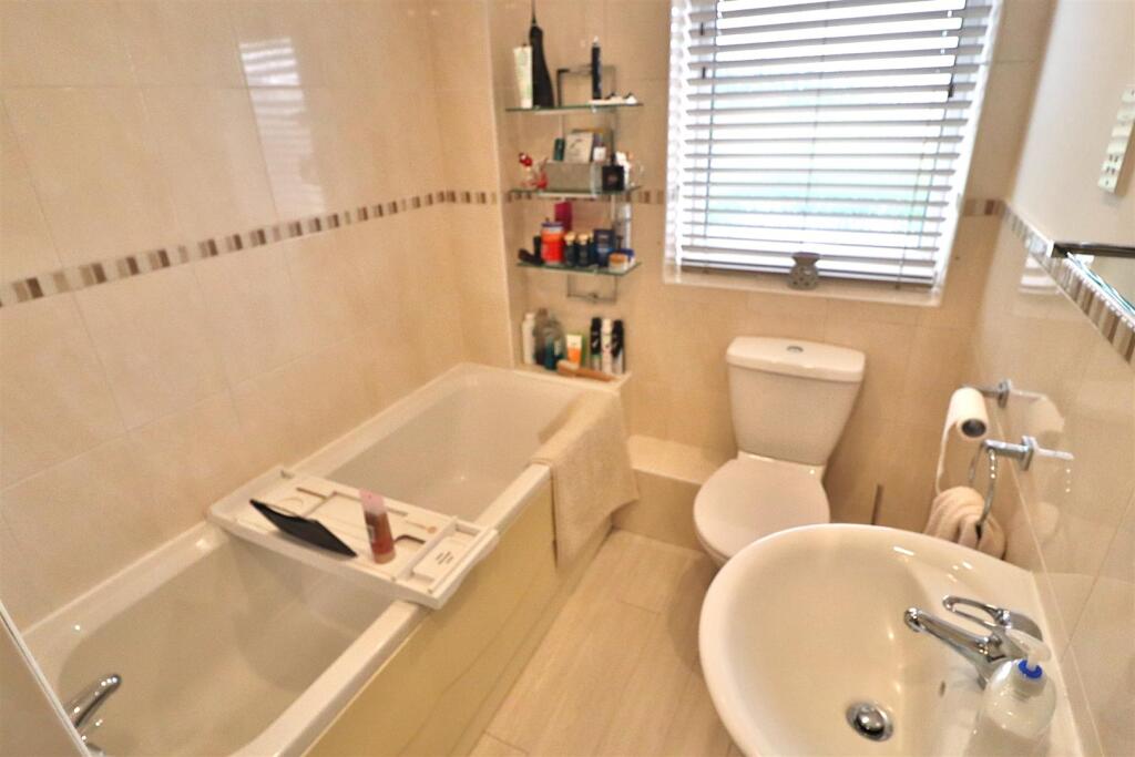 BATHROOM/W.C