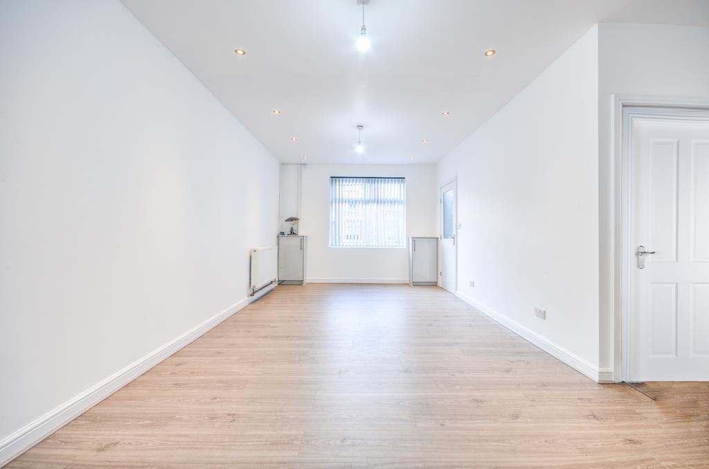 Large Through Lounge