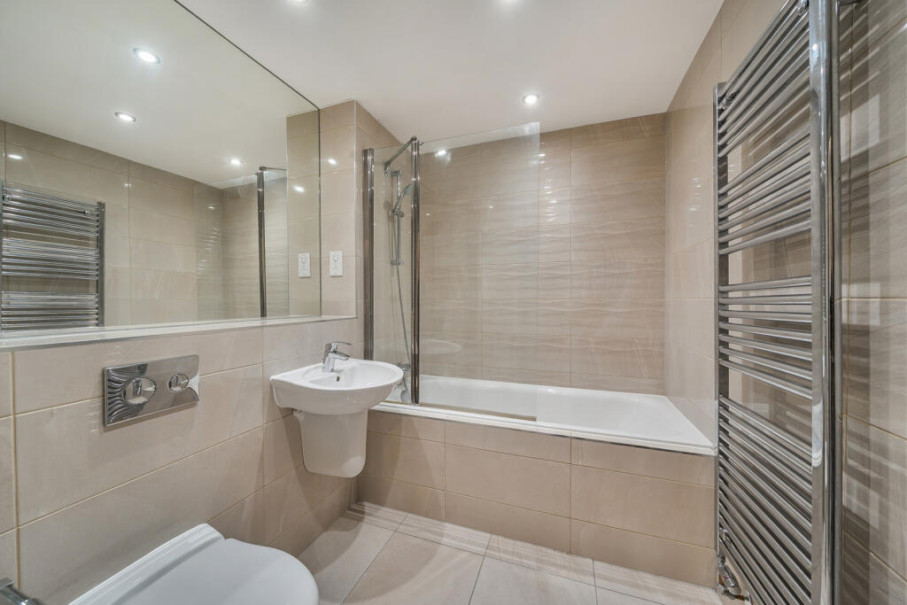 1375255-7-6904cc9...