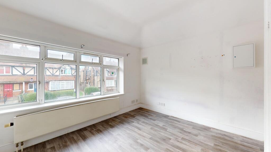 4 &amp; 6 Rosswood Gardens, Wallington SM6 8QZ