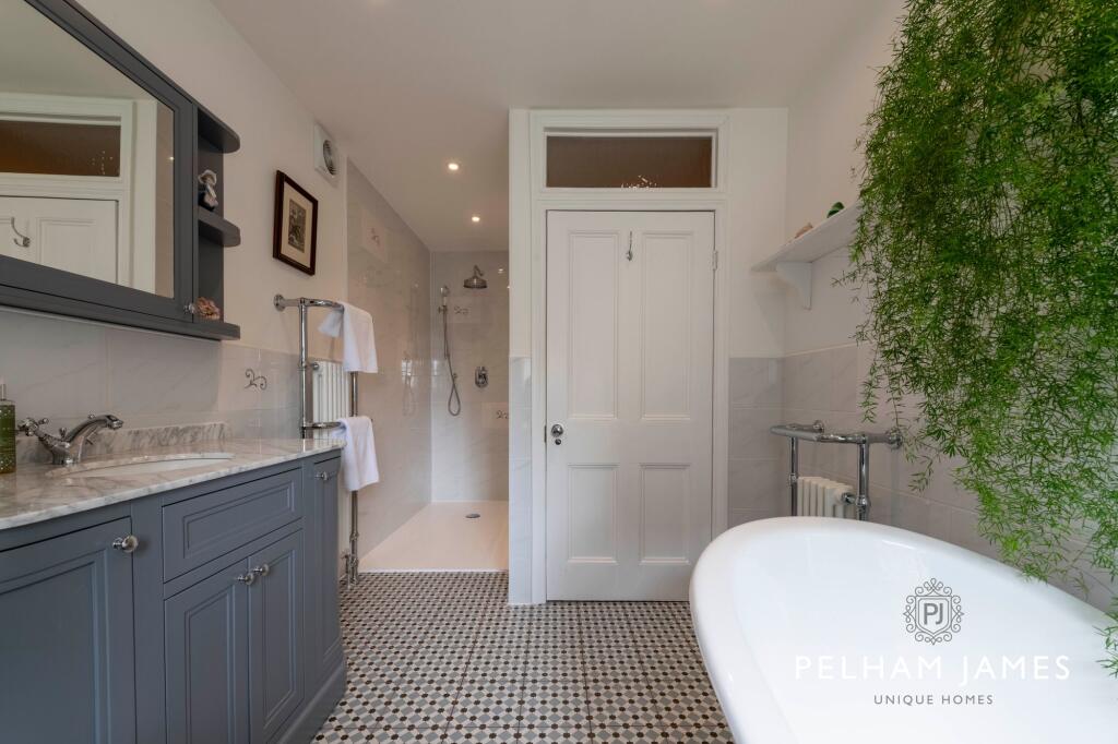 Family Bathroom, The Priory, Northborough