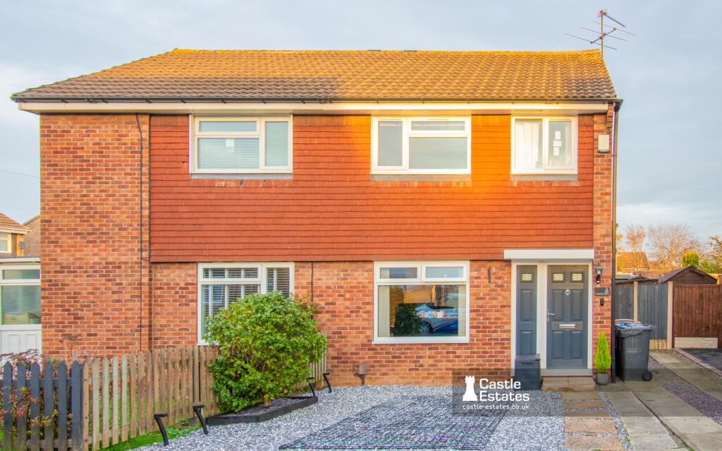 Three bedroom Semi-detached house for sale