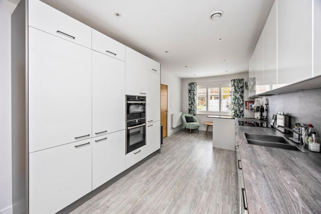 Kitchen/ Dining