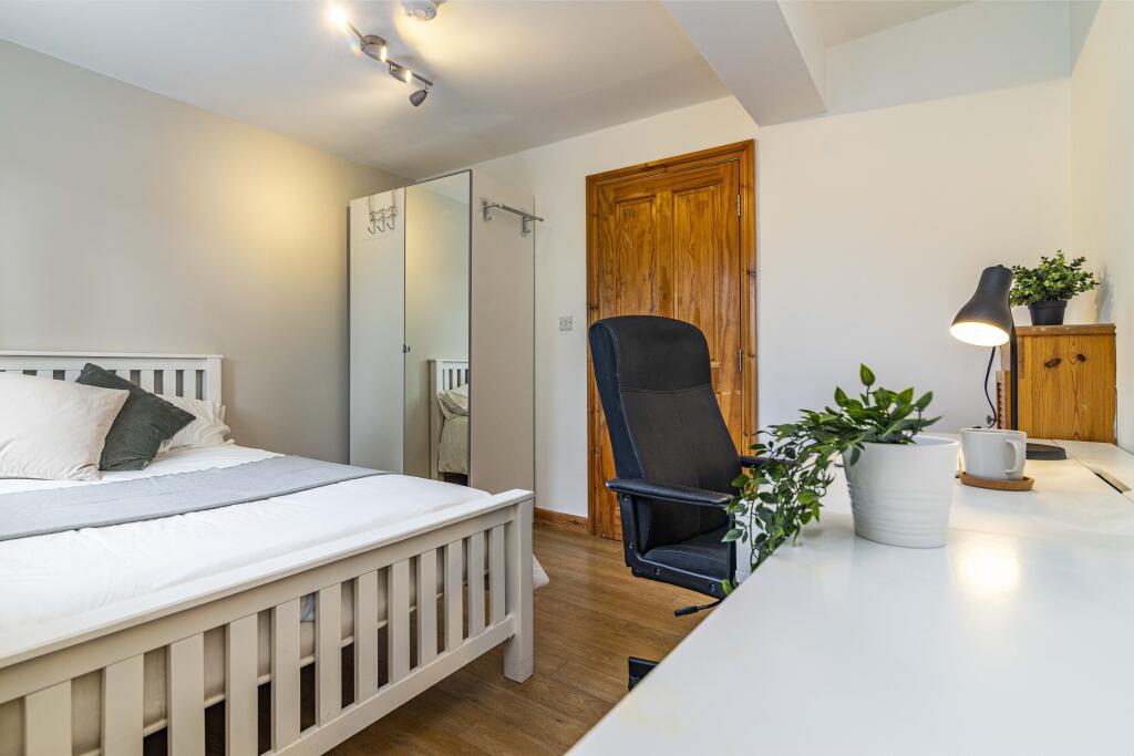 bedroom4