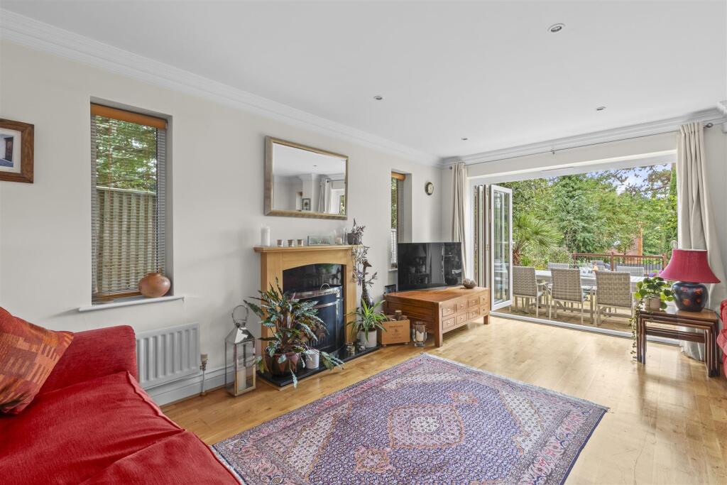28 De Havilland Drive, HP15 7FP-10.jpg