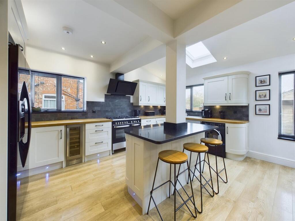 Kitchen: