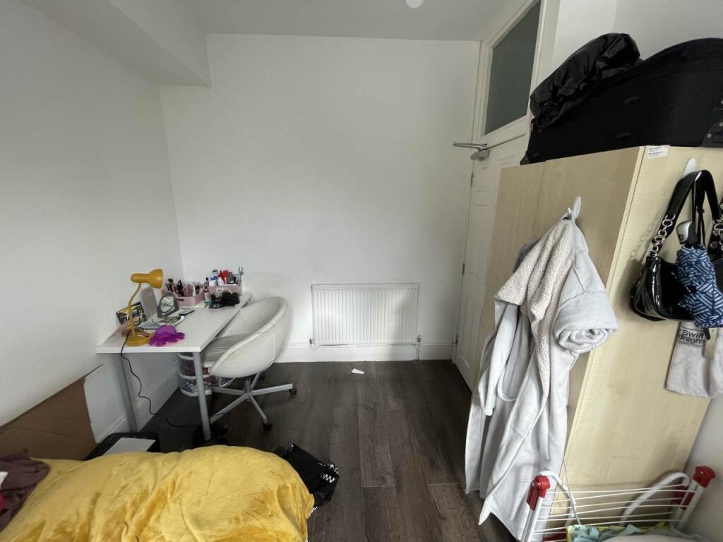 Bedroom 2 (2)