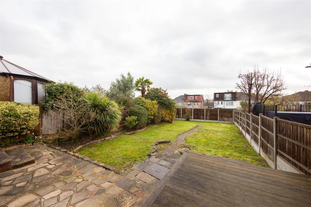 Roding View, IG9