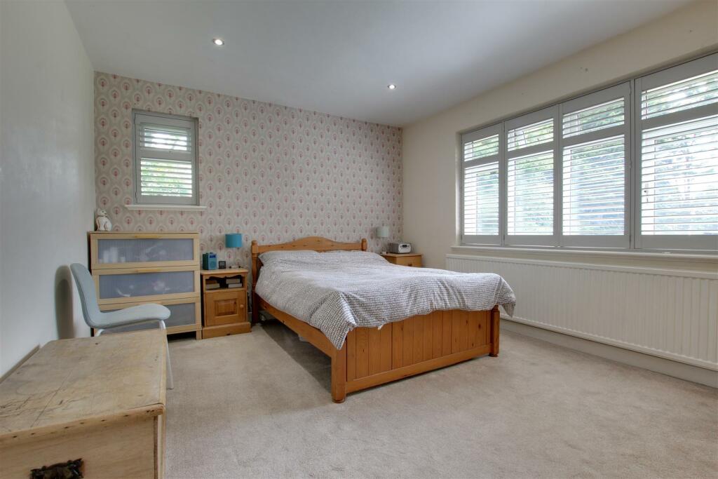BEDROOM 2 (REAR)