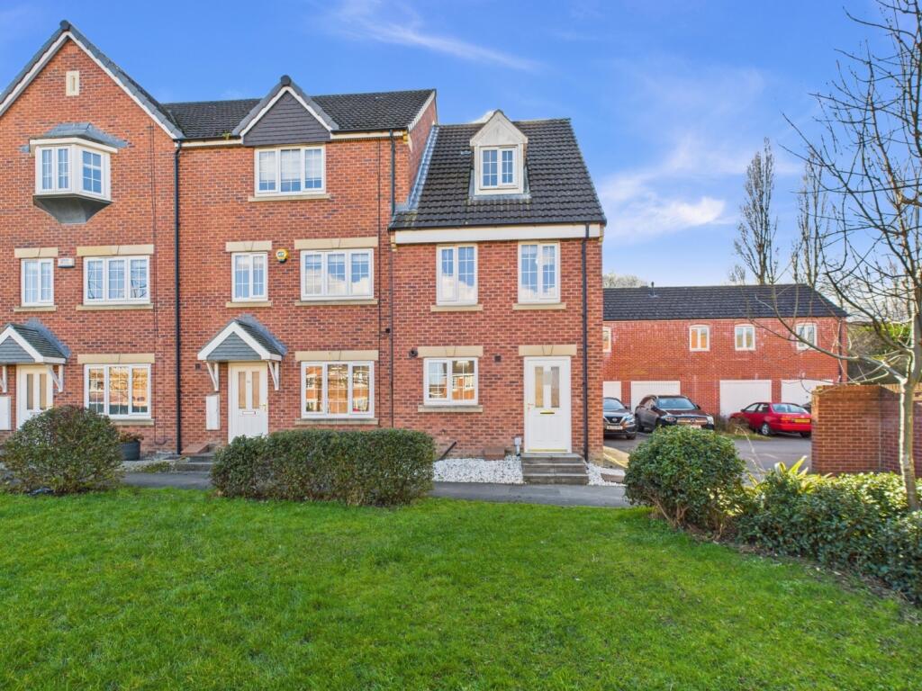 CAM04233G0-PR0016-STILL034