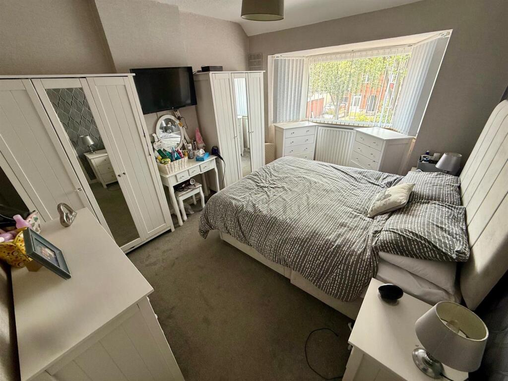 HR6 Bed1.jpg