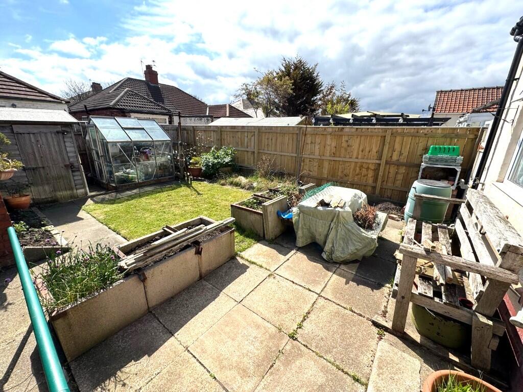 ENCLOSED REAR GARDEN
