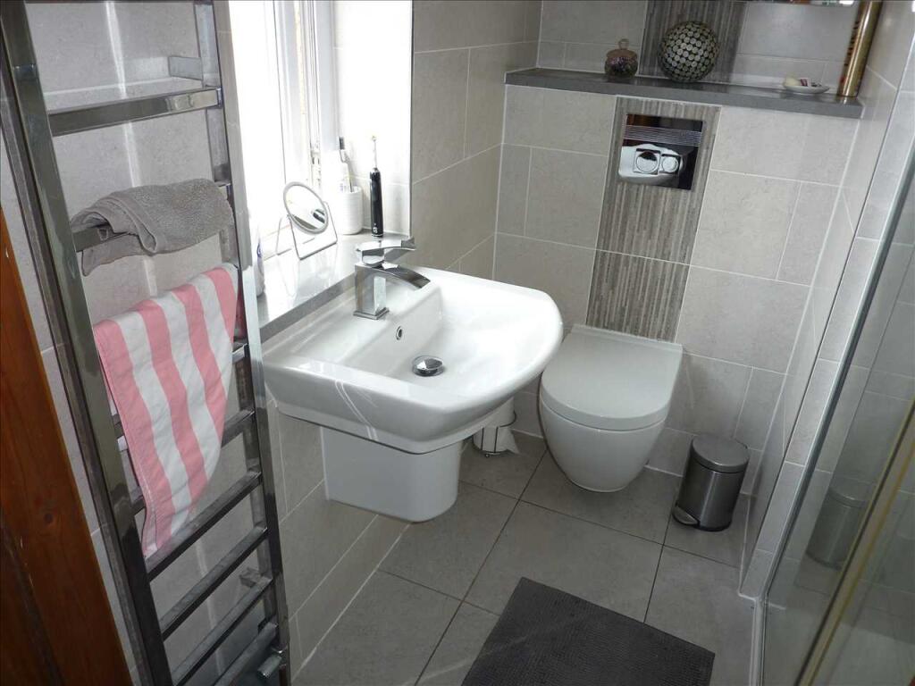 ENSUITE SHOWER ROOM
