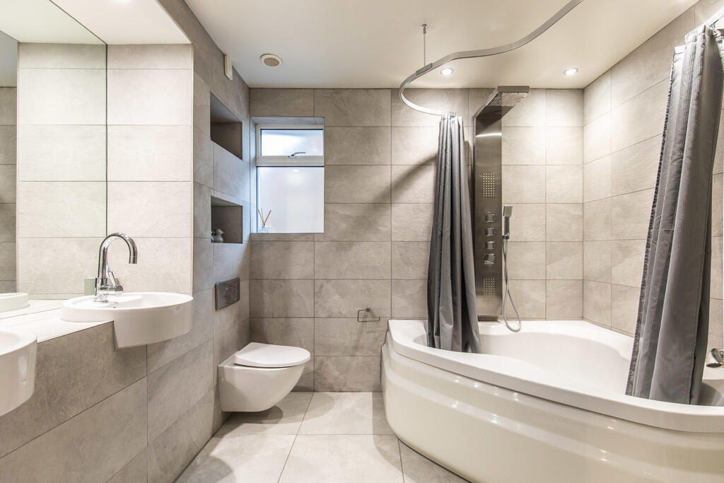 80 Shirley Drive5...