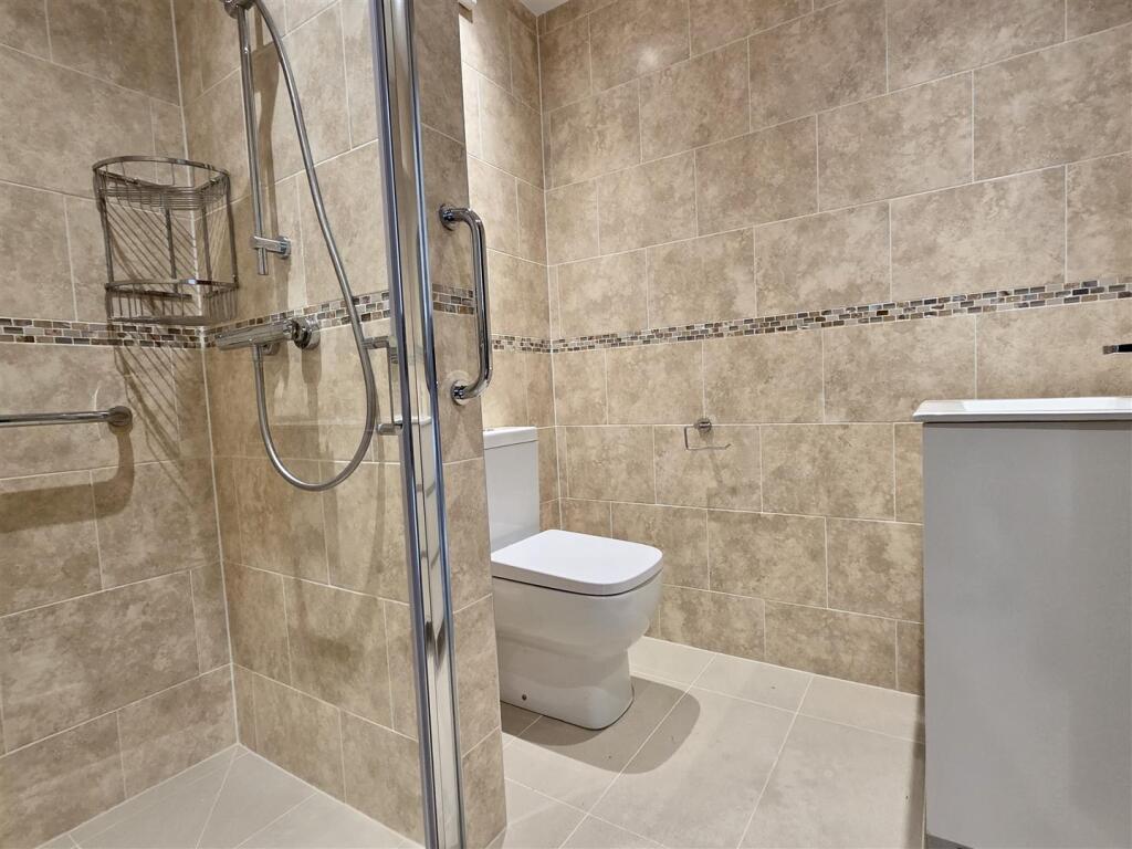 EN SUITE SHOWER/WC