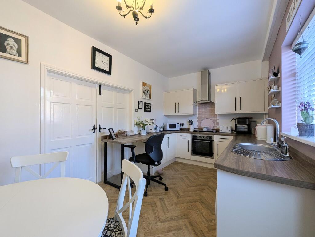 Kitchen &amp; Dining