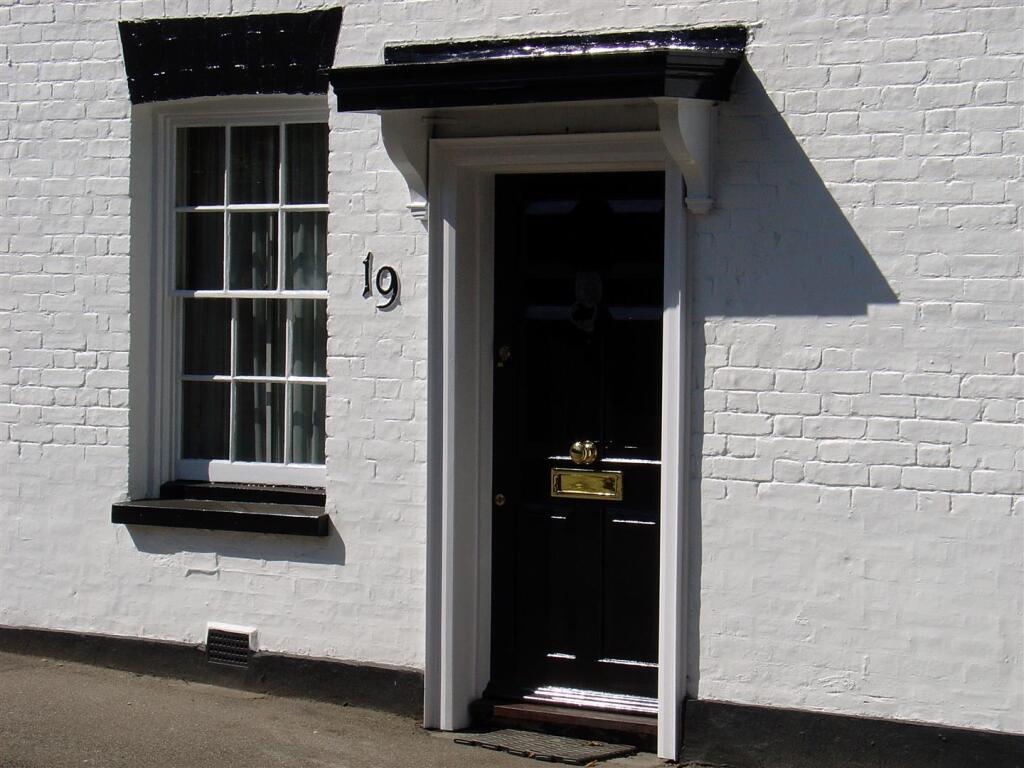 19 High Street Elstree Front Door.JPG