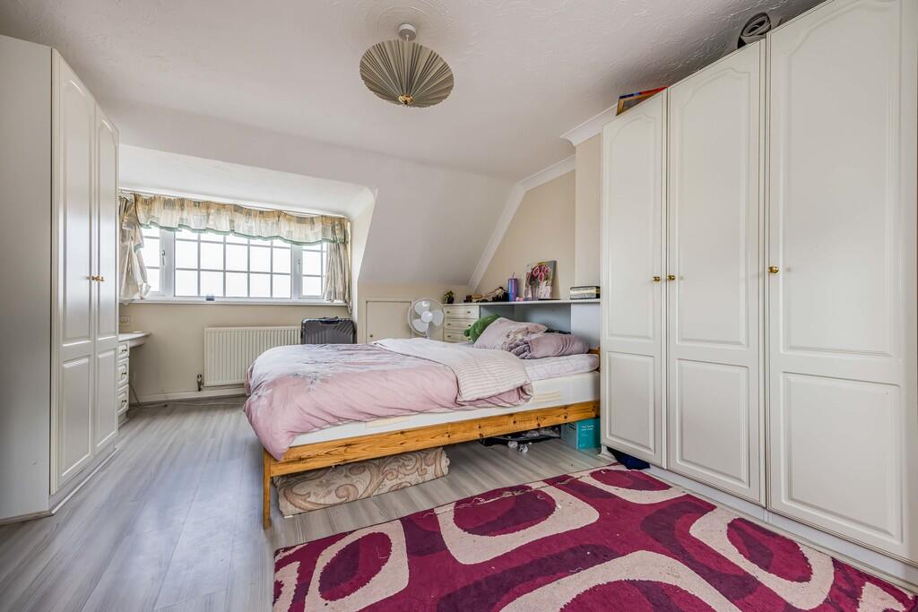 4 Midwood Avenue,...