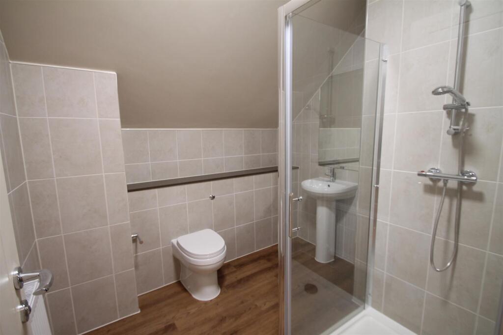 Apt 3 St Chads bathroom.JPG