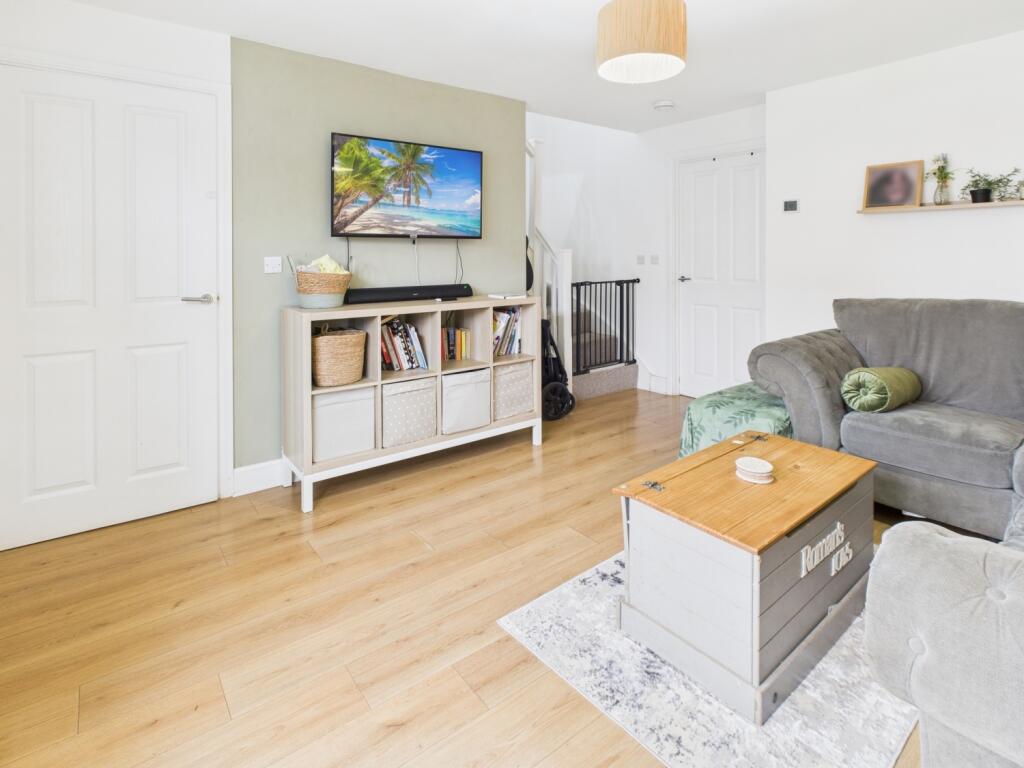 CAM04233G0-PR0034-STILL011