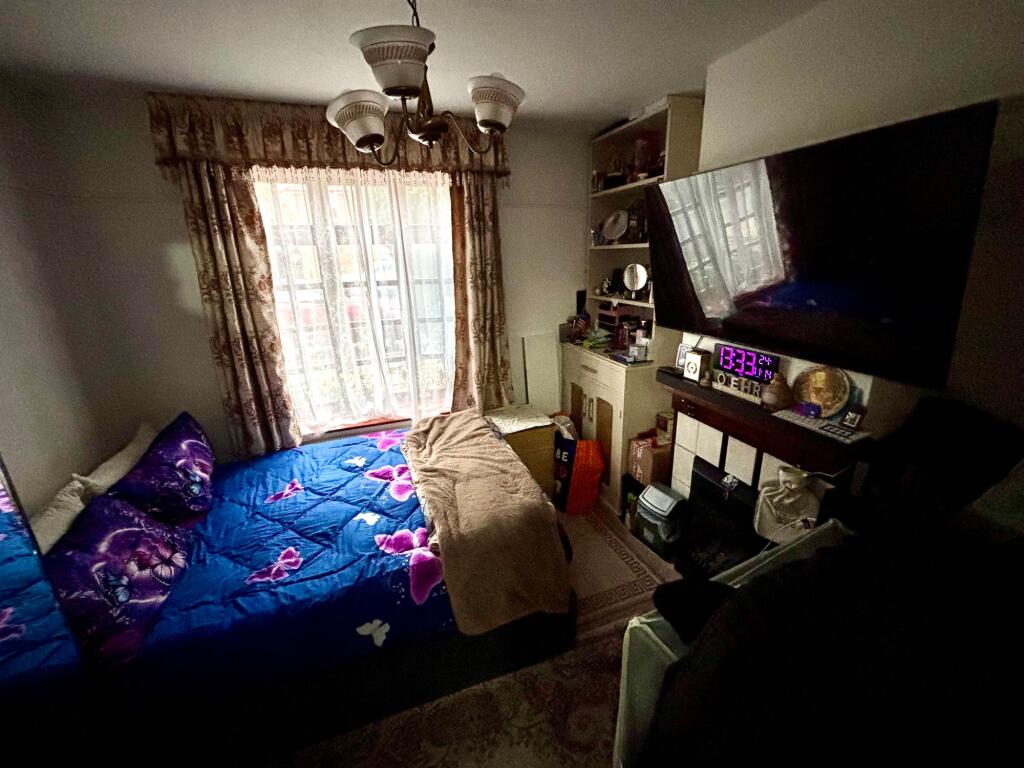 Dining Room/Bed 3