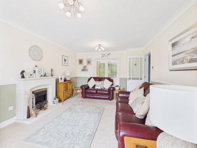 Sitting room towards dinng room 