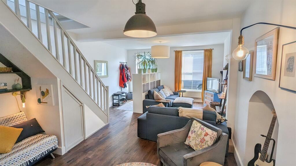 Open Plan Dining Area / Lounge