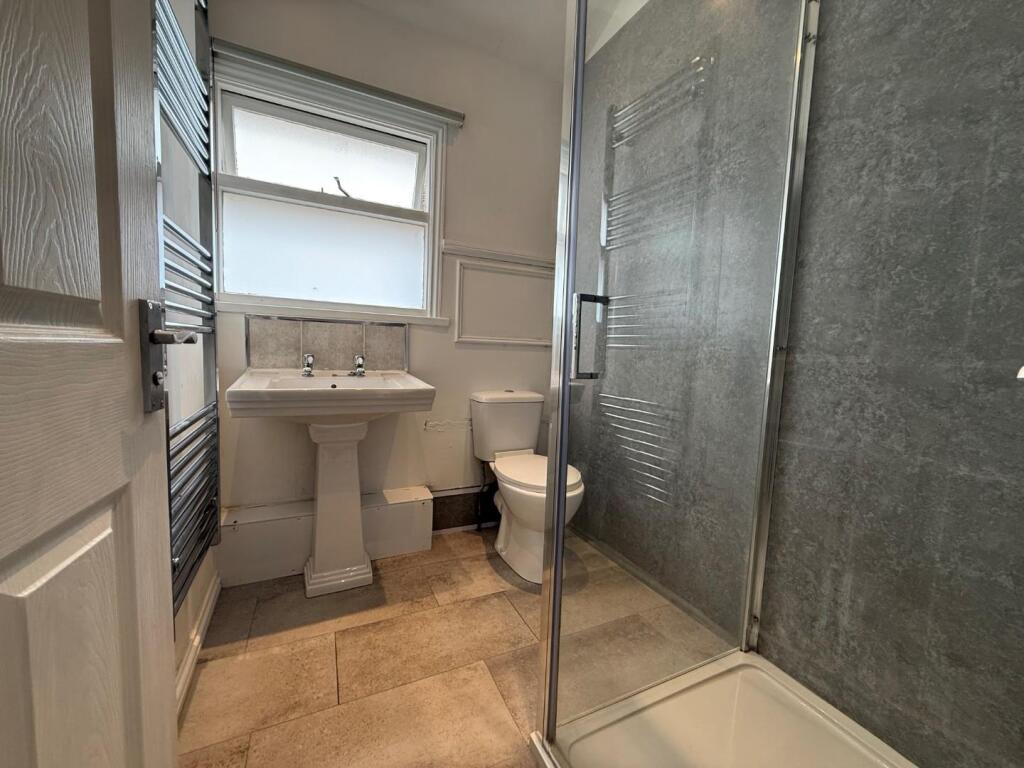 Shower room 2.jpg