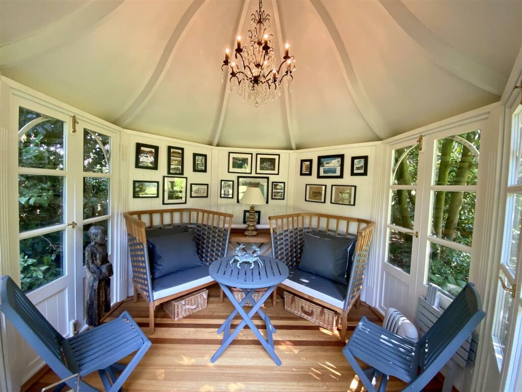 Summerhouse (2).jpg
