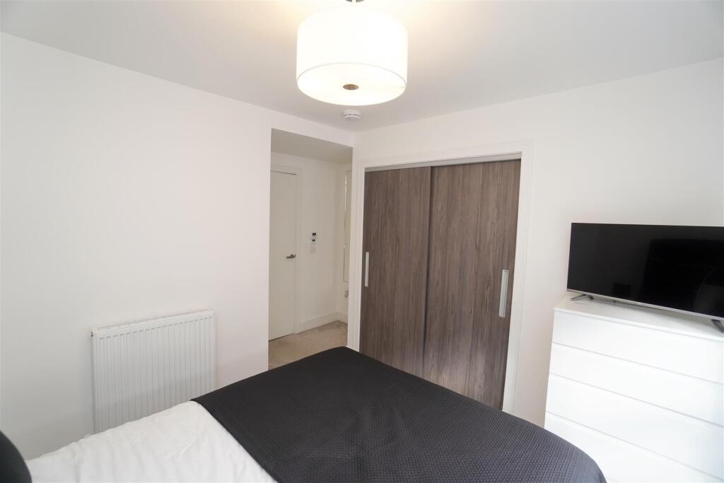 bedroom2.jpg