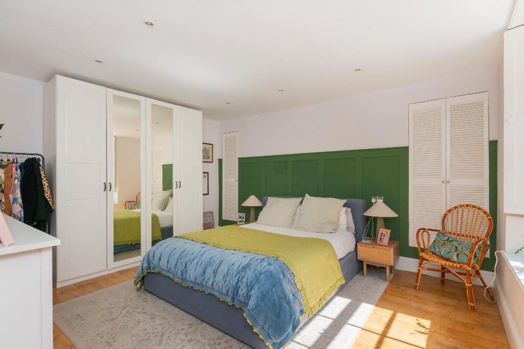 G0F2WPCN - Bedroom E.jpg