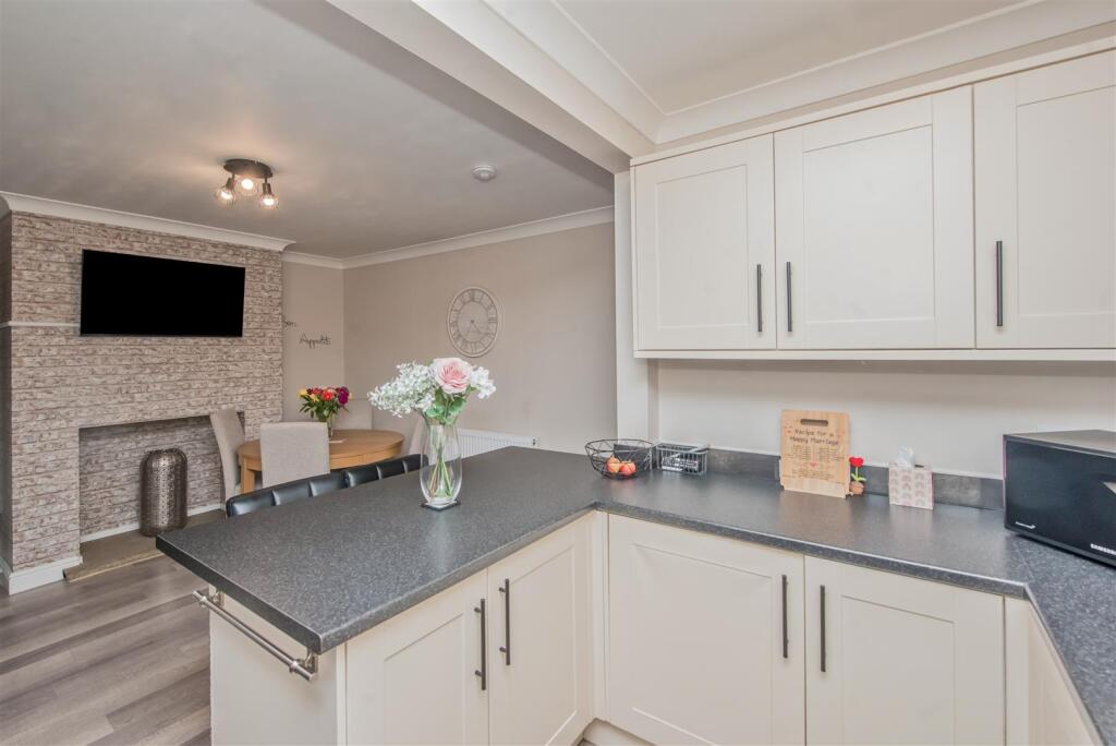 Fitted Kitchen / Diner