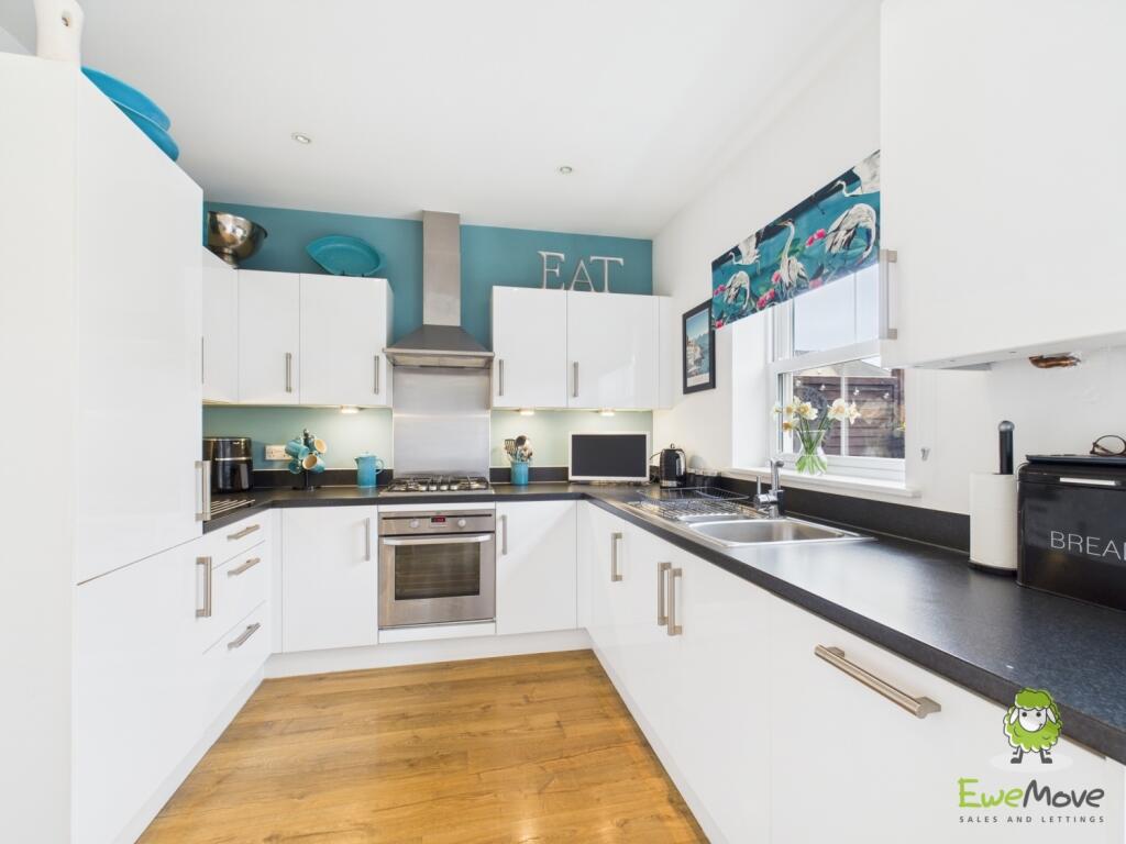 CAM03778G0-PR0191-STILL011